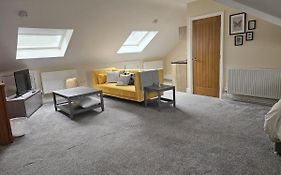 Lovely 1-Bed Loft In Newport